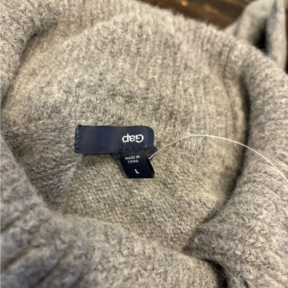 Cozy Gray Turtleneck Sweater nwt - Picture 4 of 4